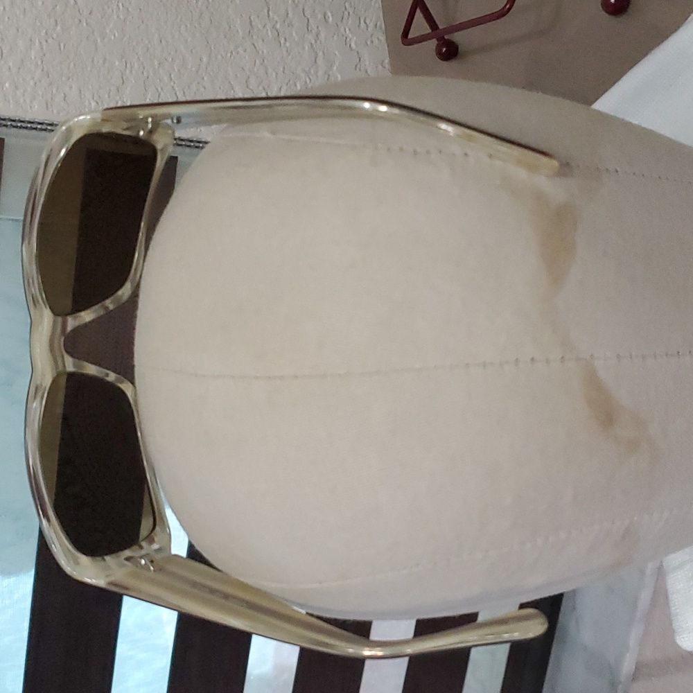 Sun glasses - Picture 2 of 6
